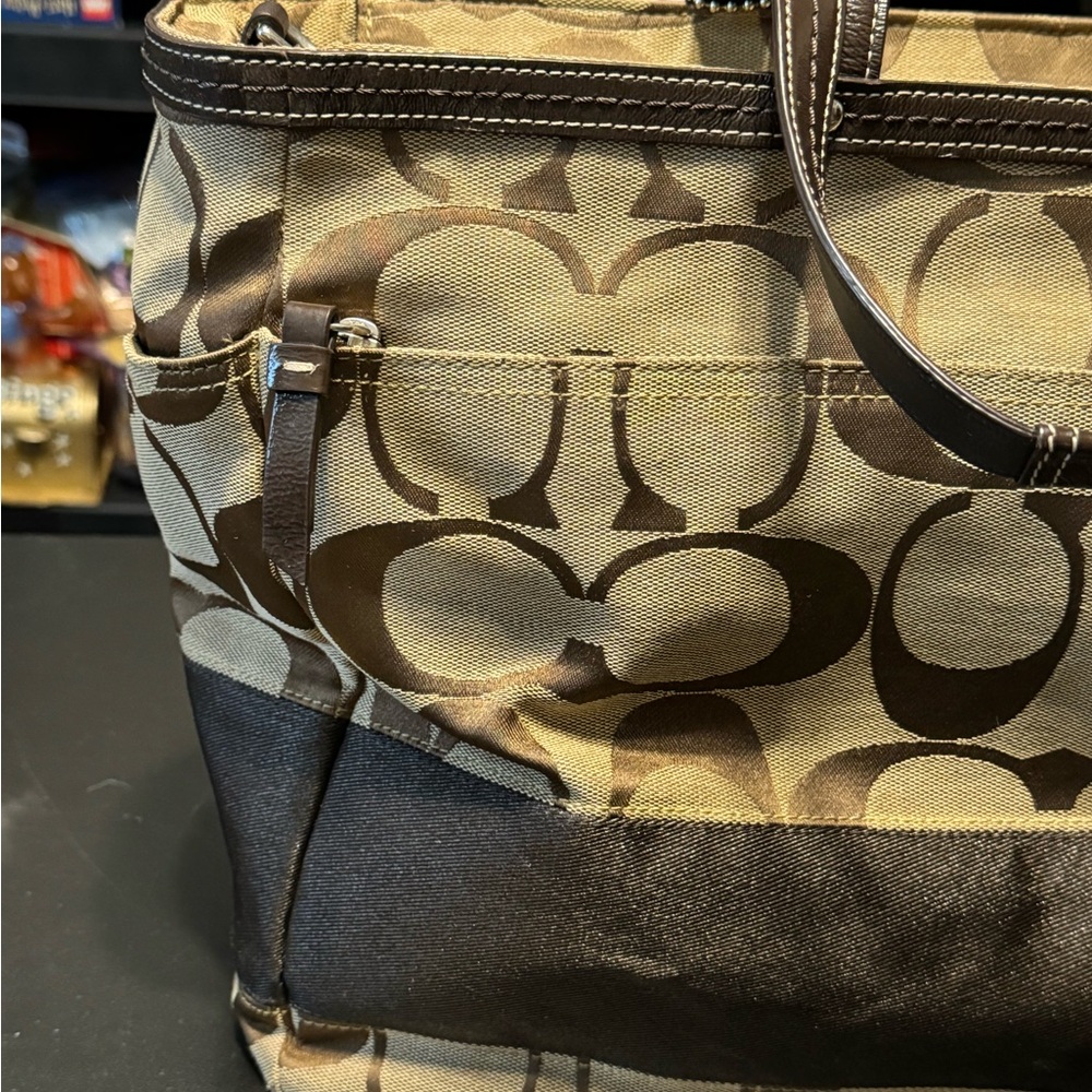 Authentic Coach Signature A1076-F13803 Large Tote/Diaper Bag W/ Changing Matt - Picture 10 of 16